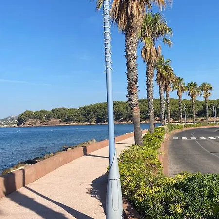 Adorable Vue Et Acces Direct سانت-ماندرييه-سور-مير