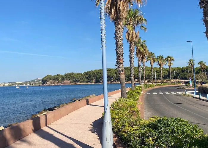 Adorable Vue Et Acces Direct سانت-ماندرييه-سور-مير